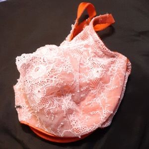 34DD Victoria secret bra